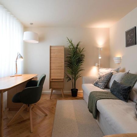 Emporium Deluxe 3Br Apartment W/ Private Parking By Lovelystay Porto Ngoại thất bức ảnh