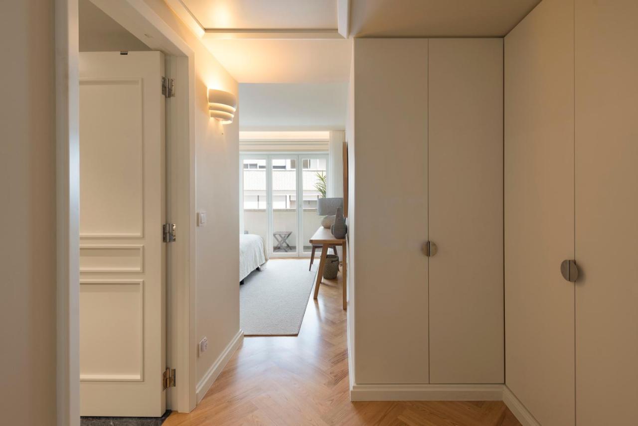Emporium Deluxe 3Br Apartment W/ Private Parking By Lovelystay Porto Ngoại thất bức ảnh
