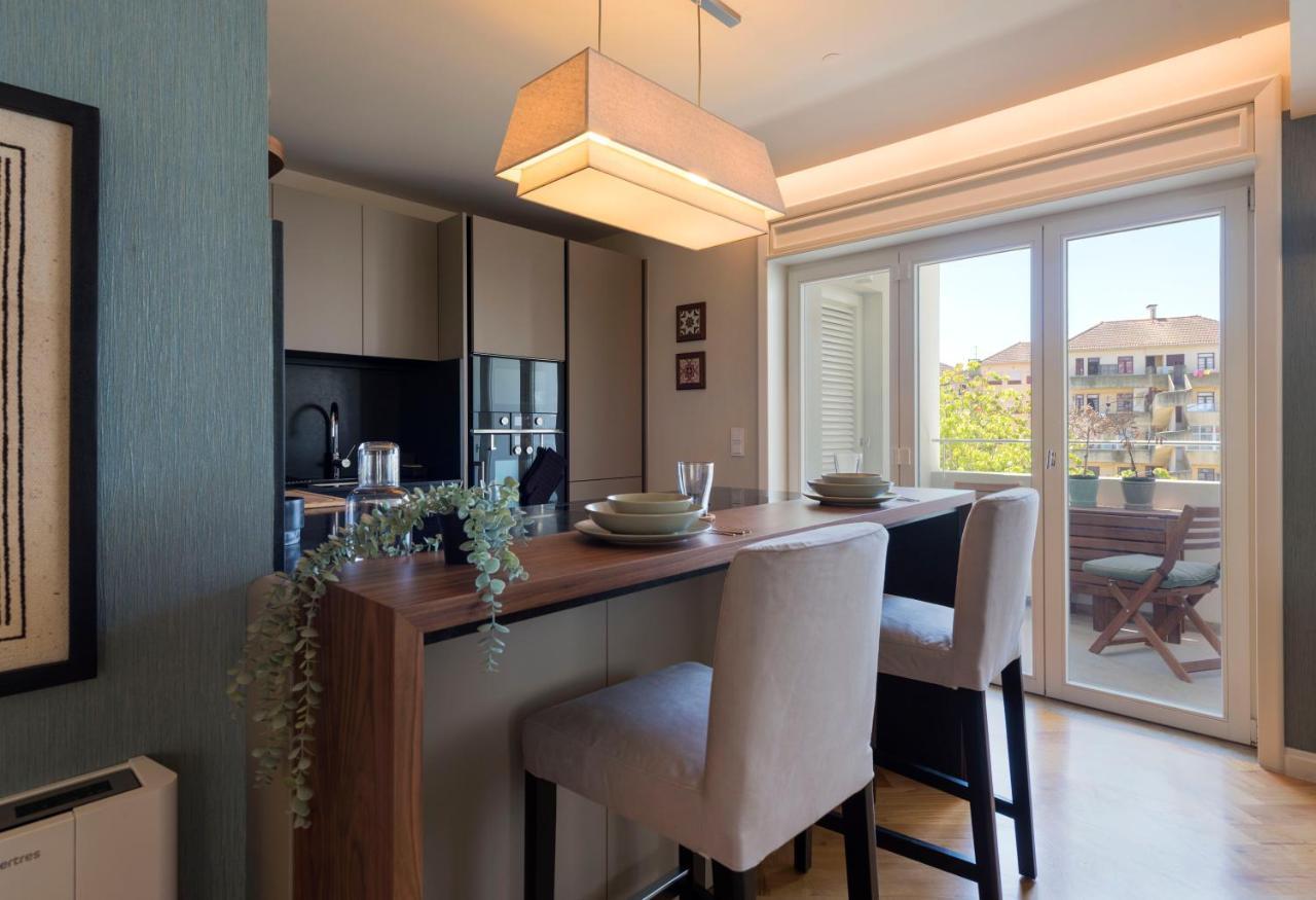Emporium Deluxe 3Br Apartment W/ Private Parking By Lovelystay Porto Ngoại thất bức ảnh