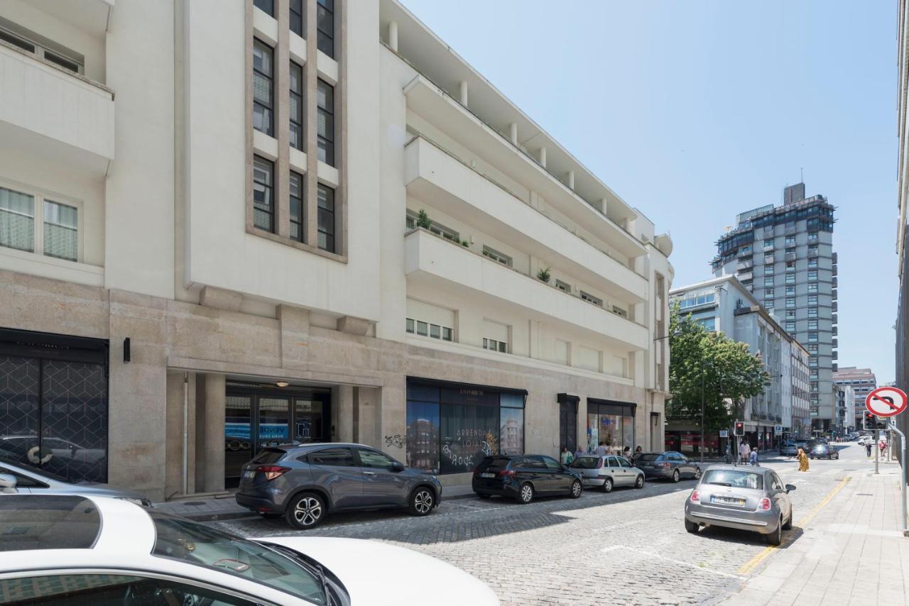 Emporium Deluxe 3Br Apartment W/ Private Parking By Lovelystay Porto Ngoại thất bức ảnh