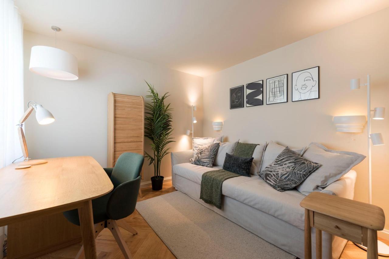 Emporium Deluxe 3Br Apartment W/ Private Parking By Lovelystay Porto Ngoại thất bức ảnh
