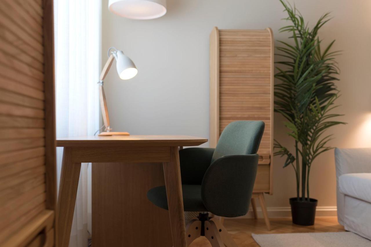 Emporium Deluxe 3Br Apartment W/ Private Parking By Lovelystay Porto Ngoại thất bức ảnh