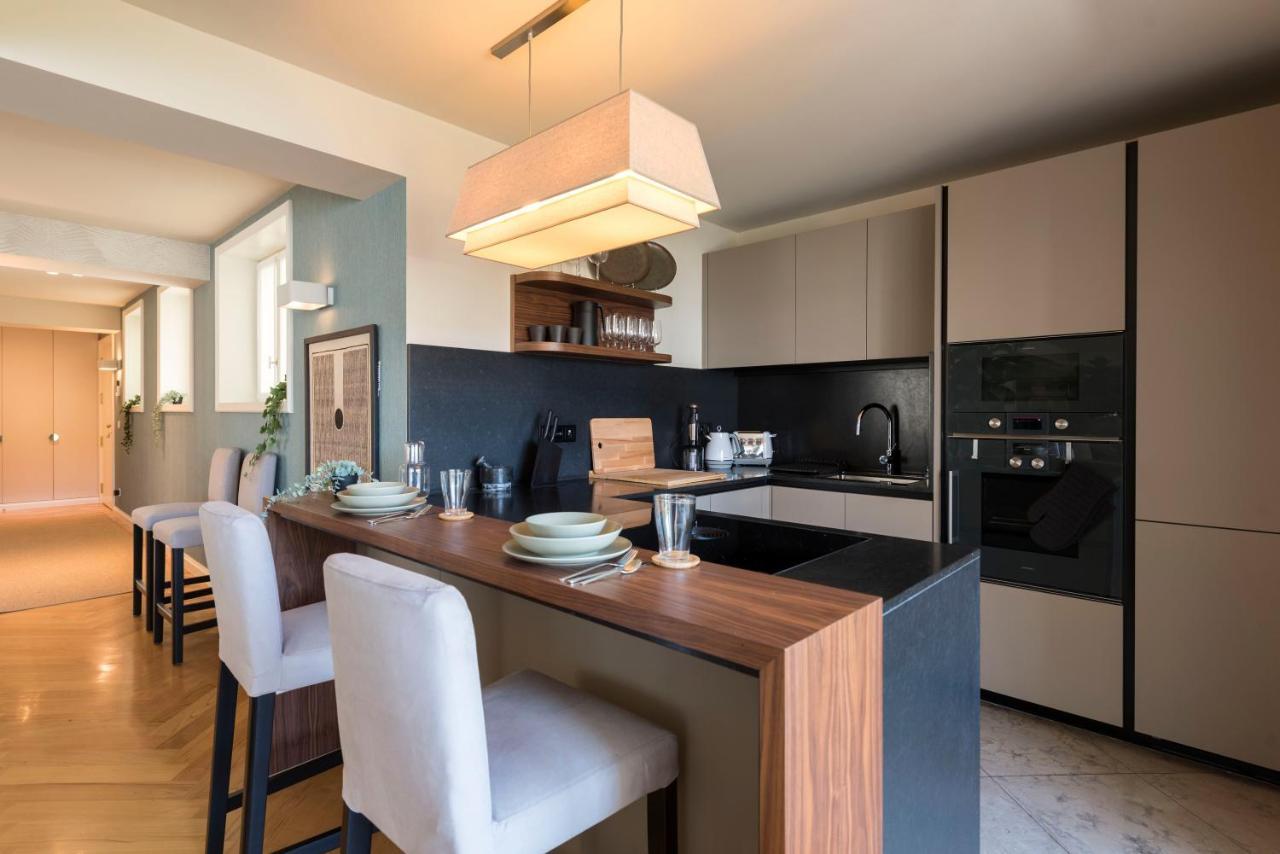 Emporium Deluxe 3Br Apartment W/ Private Parking By Lovelystay Porto Ngoại thất bức ảnh