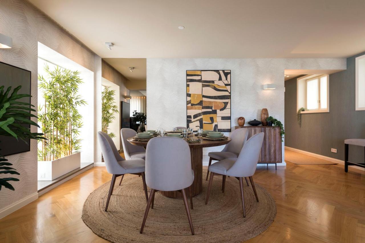 Emporium Deluxe 3Br Apartment W/ Private Parking By Lovelystay Porto Ngoại thất bức ảnh