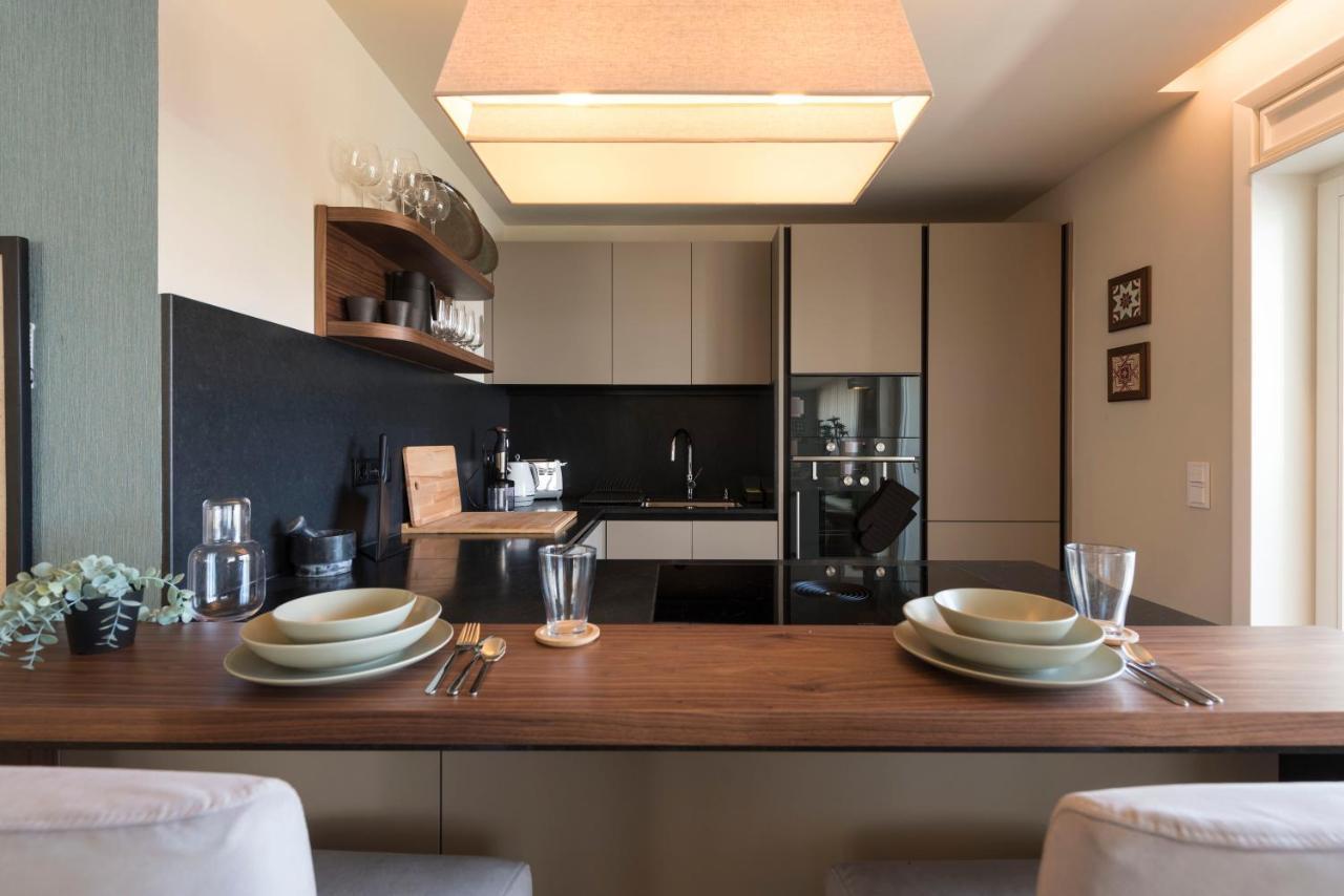 Emporium Deluxe 3Br Apartment W/ Private Parking By Lovelystay Porto Ngoại thất bức ảnh