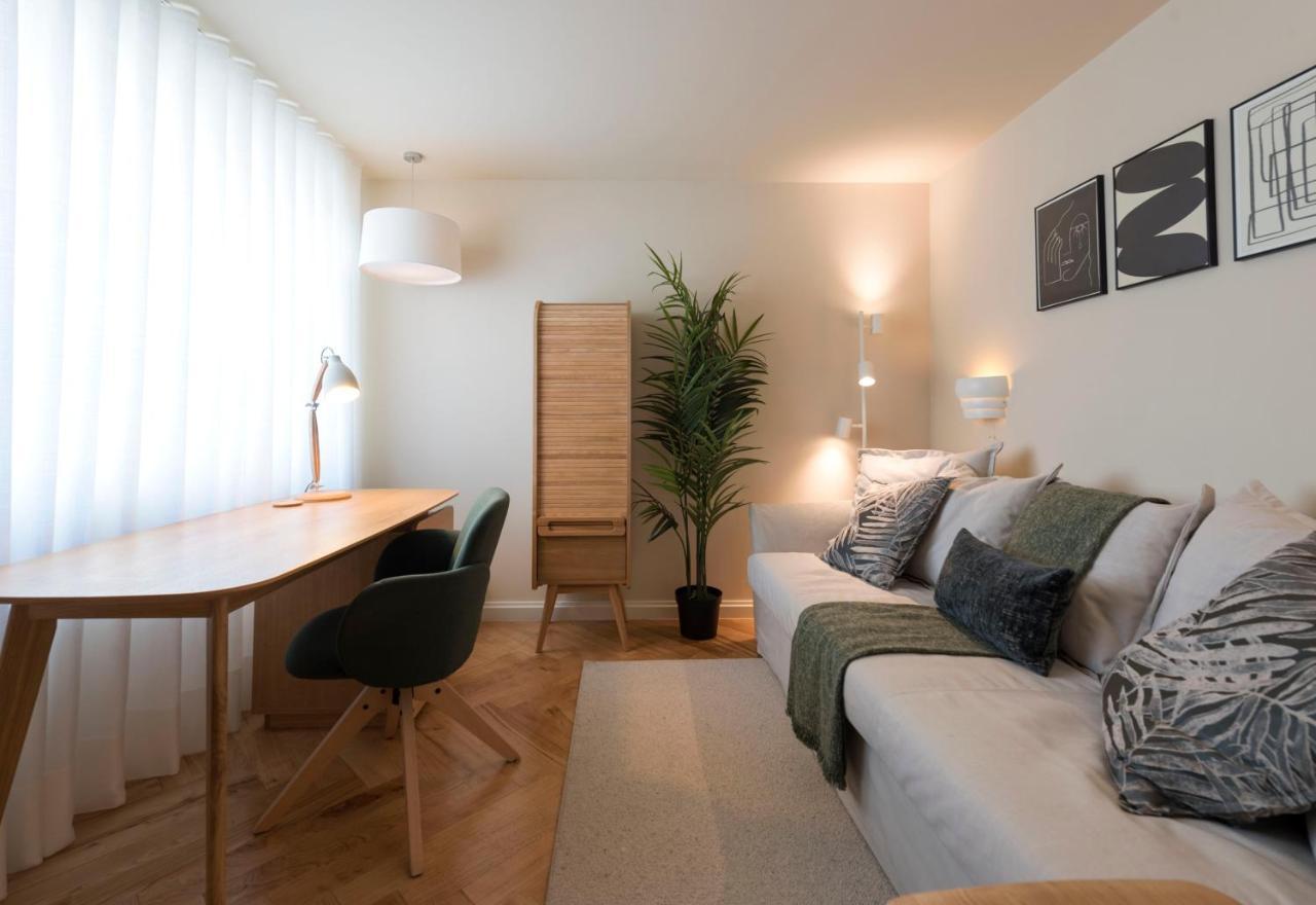 Emporium Deluxe 3Br Apartment W/ Private Parking By Lovelystay Porto Ngoại thất bức ảnh