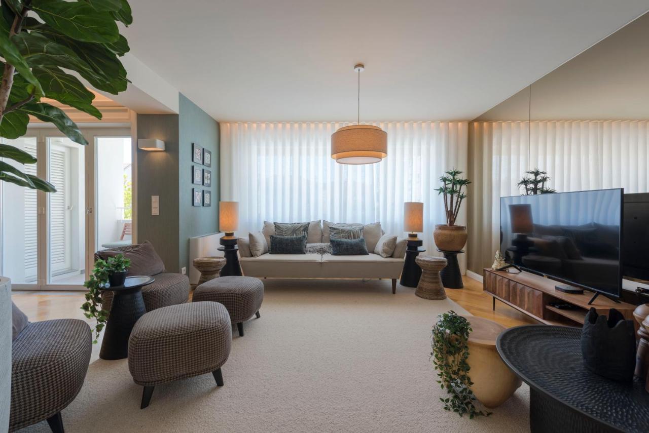 Emporium Deluxe 3Br Apartment W/ Private Parking By Lovelystay Porto Ngoại thất bức ảnh