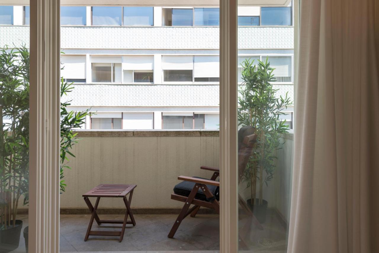 Emporium Deluxe 3Br Apartment W/ Private Parking By Lovelystay Porto Ngoại thất bức ảnh