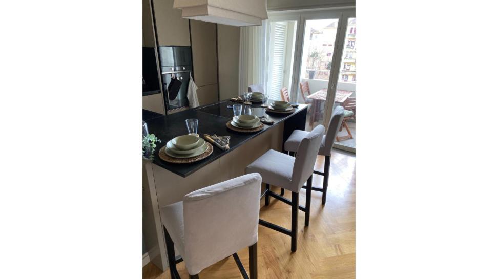 Emporium Deluxe 3Br Apartment W/ Private Parking By Lovelystay Porto Ngoại thất bức ảnh