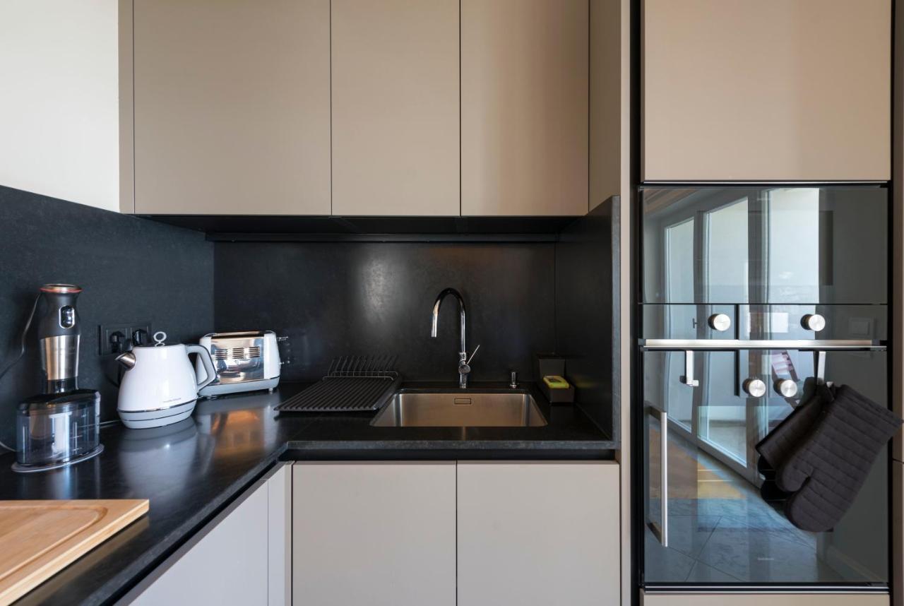 Emporium Deluxe 3Br Apartment W/ Private Parking By Lovelystay Porto Ngoại thất bức ảnh